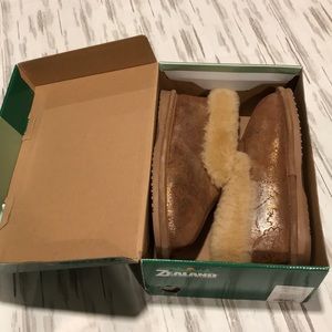 Zealand Paisley Print Fuzzy Slippers Size 7